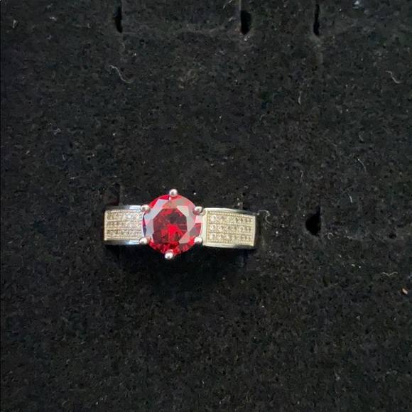 Silver toned ring with red stone - Picture 1 of 3